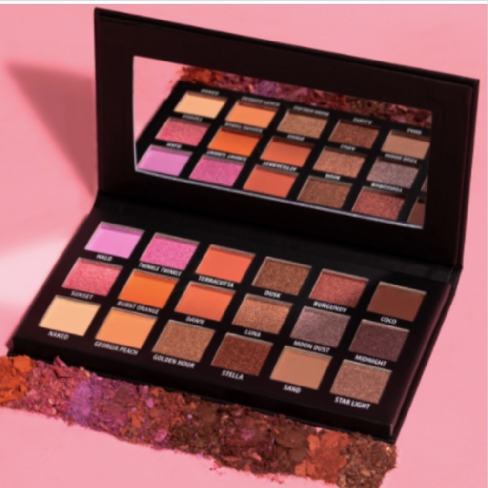 NWT KAB Cosmetics Day And Night Eyeshadow Palette Bright Matte Shimmer Neutral